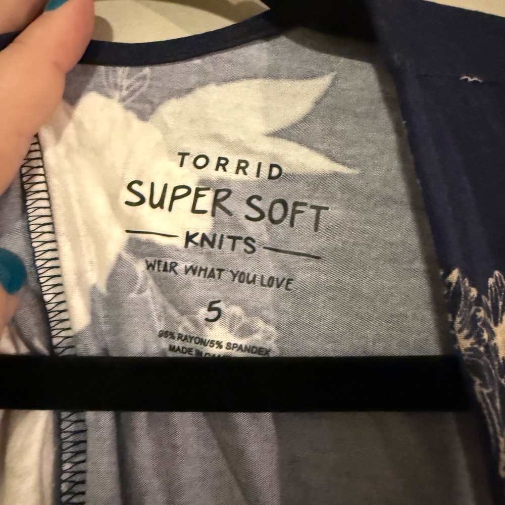 Torrid Navy and White Kimono Cardigan - Picture 2 of 5